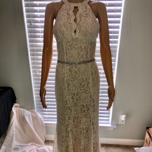 Night Way Collections Dresses & Skirts - Nightway Keyhole with Sparkle Gown - size 4